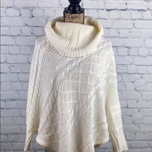 Hannah Poncho size S